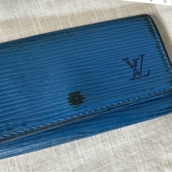 Louis Vuitton Monogram 4 Ring Key holder. Blue Epi leather. - Picture 1 of 10